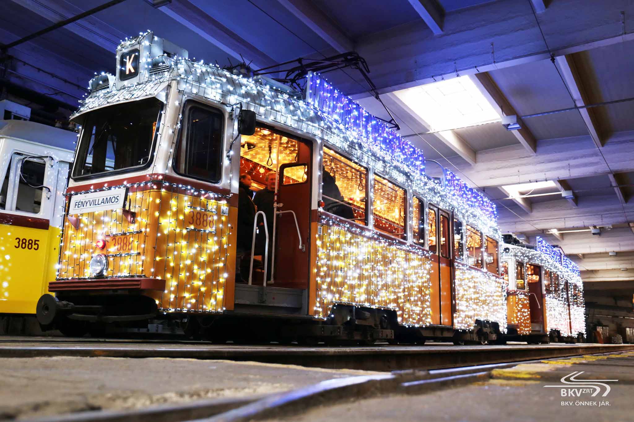 The BKV festive fleet is to set off – six ’light trams’ will run simultaneously on one line